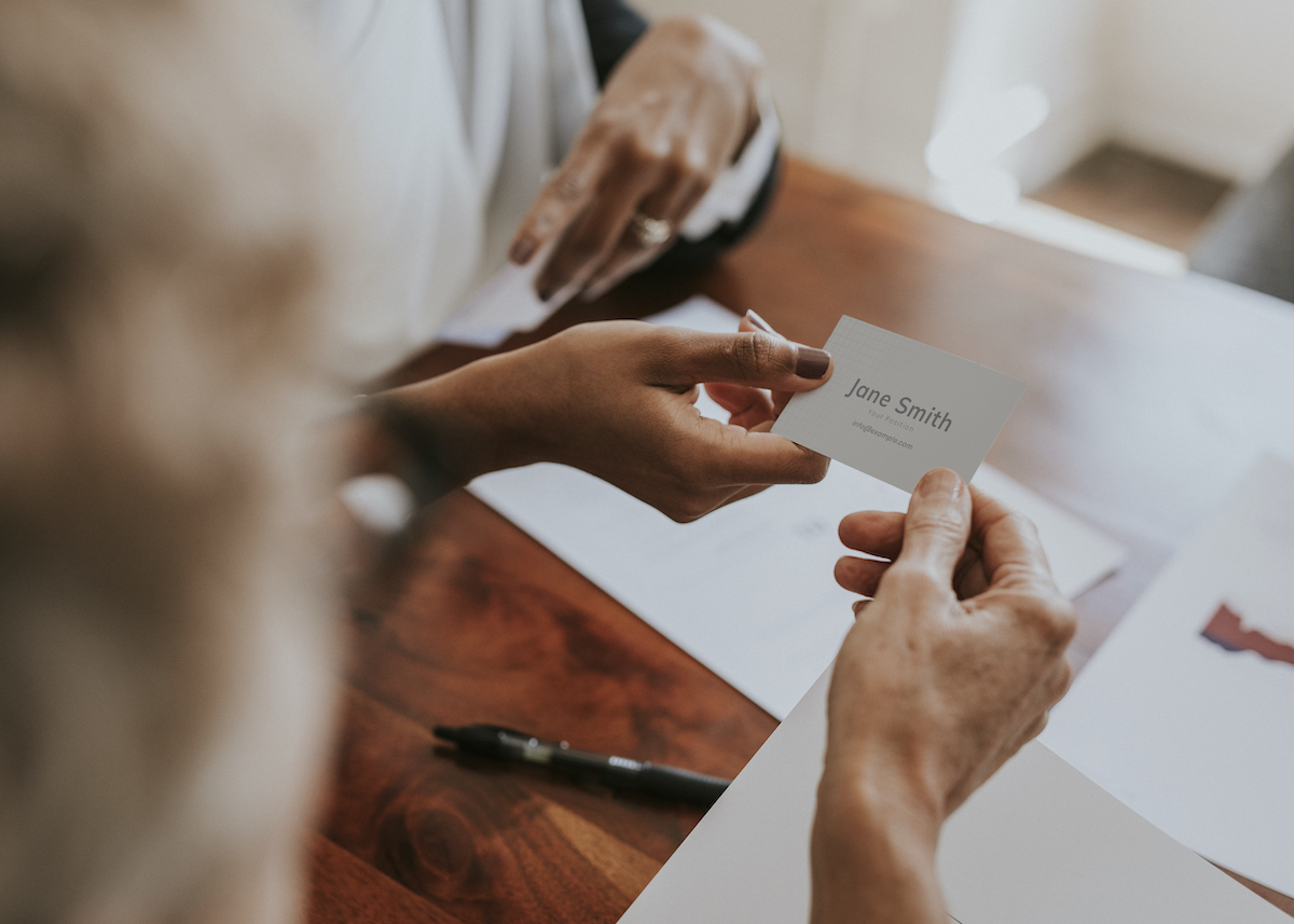 Jak wybrać odpowiednie wizytówki premium dla swojej firmy?