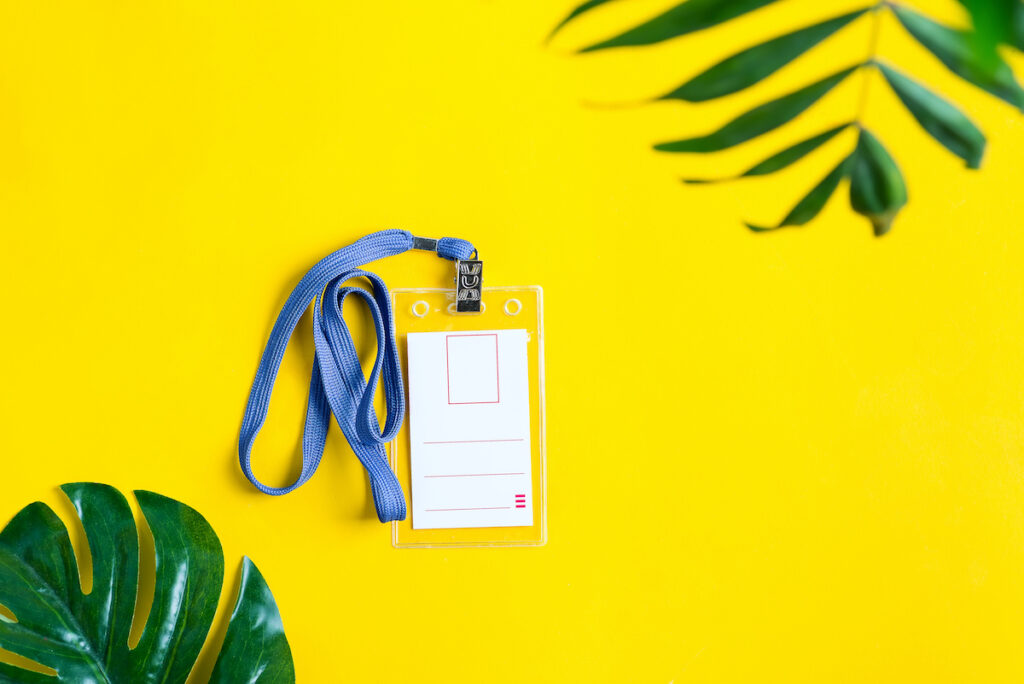 Dlaczego smycze reklamowe są tak popularnym gadżetem na targach i konferencjach?